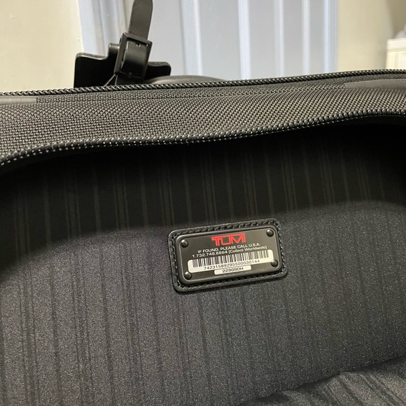 TUMI Alpha Continental Expandable 21" Carry On Upright Luggage 2 Wheel - Picture 4 of 15